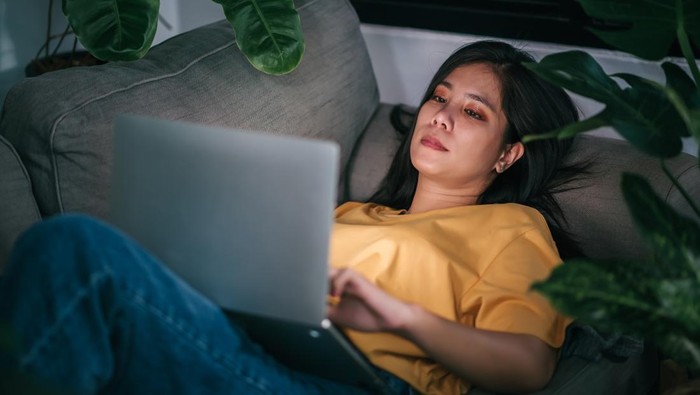 3 Ciri Kepribadian Orang yang Suka Memendam Masalah