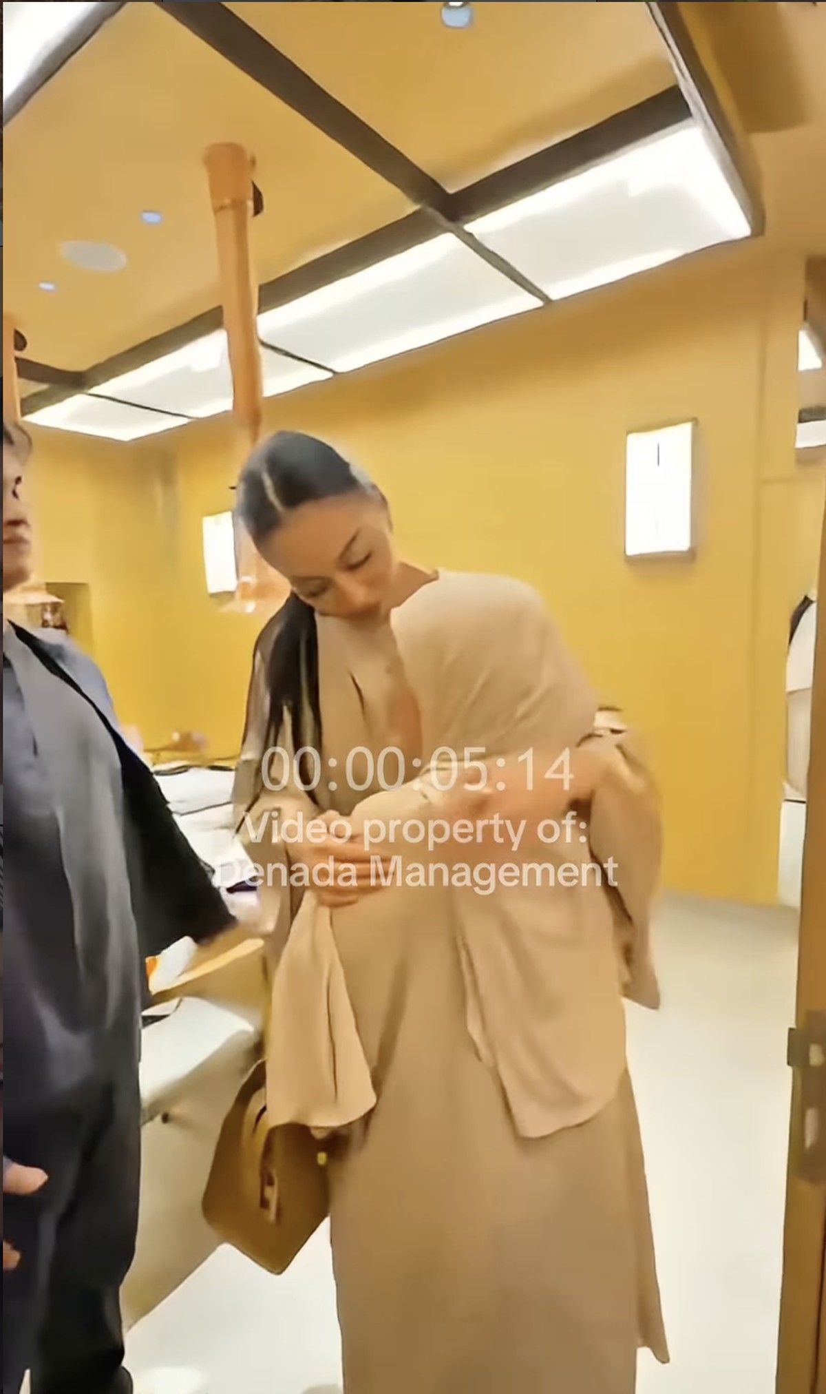 Denada Lebaran dengan Ressa Rizky Rossano dan keluarga&period;