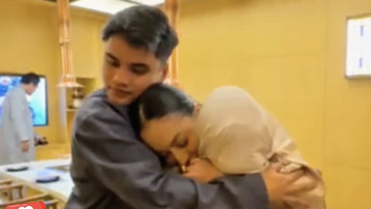 Denada Lebaran dengan Ressa Rizky Rossano dan keluarga&period;