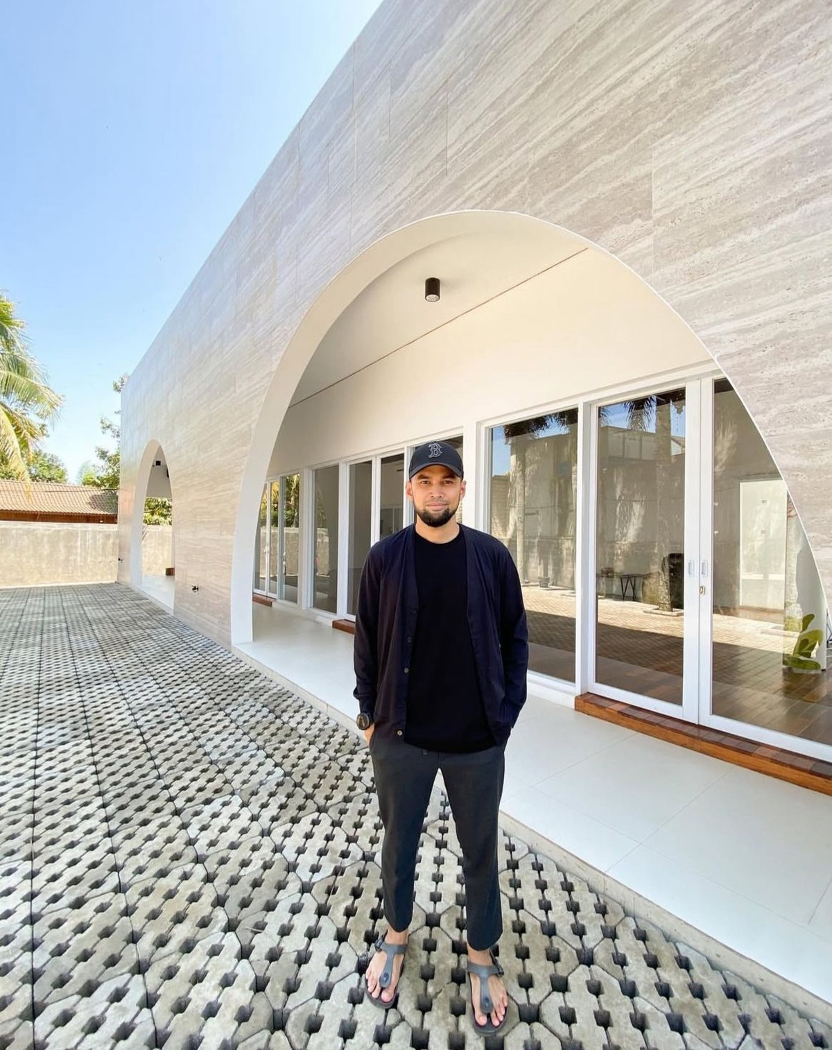 Deretan Artis Indonesia Bangun Masjid&comma; Ada yang Sudah Digunakan untuk Salat Id