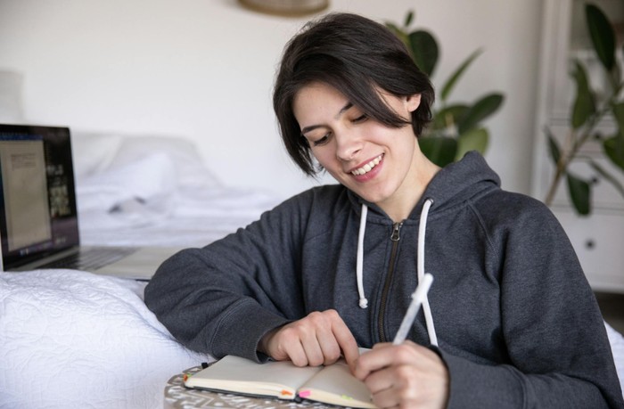 Hobi yang bisa membantu orang disiplin. Hobi yang butuh fokus untuk mendisiplinkan pikiran/Foto: pexels.com/KATRIN BOLOVTSOVA