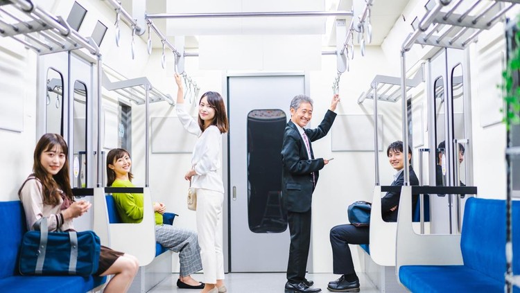 ibu hamil naik transportasi umum