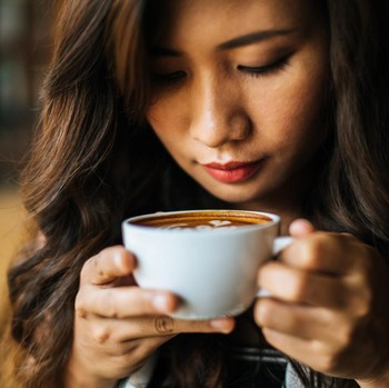 5 Ciri Kepribadian Orang yang Suka Minum Kopi Hitam
