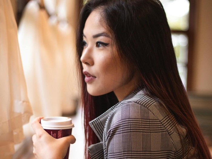 Orang yang suka kopi hitam tanpa gula teguh pendirian. Mereka tegas mengambil keputusan dan konsisten.