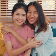 5 Cara Menjaga Hubungan Baik dengan Saudara Kandung saat Dewasa