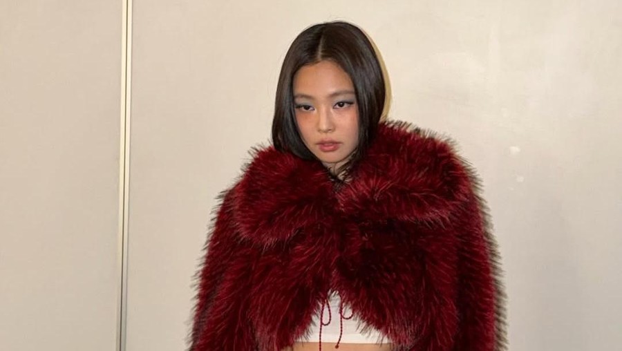 Gaya Jennie BLACKPINK saat tampil di festival ComplexCon Hong Kong&period;