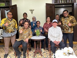 Ketum Projo Sambangi Rumah Jokowi di Solo: Silaturahmi dan Bermaafan