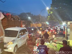 Truk Sampah Antre Berjam-jam Masuk TPA Antang Makassar, Lalin Macet 1 Km