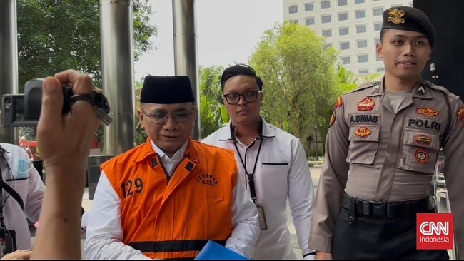 KPK mendalami dugaan korupsi kuota haji 2023-2024 dengan memeriksa mantan Menteri Agama Yaqut Cholil Qoumas. Kasus ini melibatkan pihak swasta dan fee ilegal.