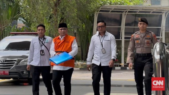 Mantan Menteri Agama Yaqut Cholil Qoumas diperiksa KPK terkait dugaan korupsi kuota haji 2023-2024. KPK mendalami peran pihak lain dalam kasus ini.