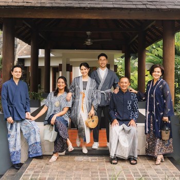 Potret Outfit Lebaran Keluarga Artis, Kompak Pakai Seragam yang Serasi dan Modis