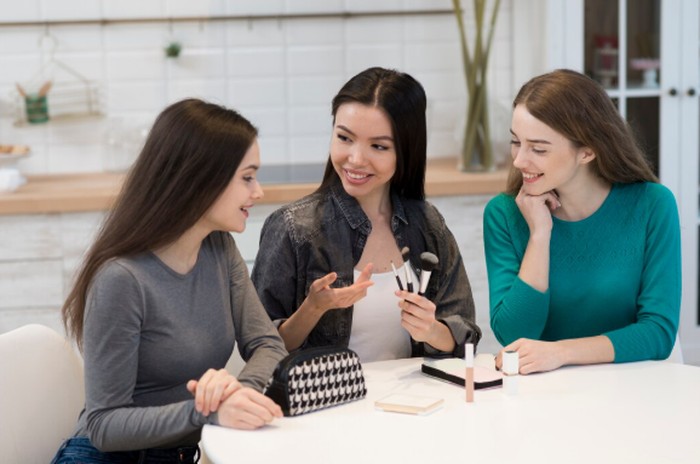 Kepribadian kuat mampu mempengaruhi orang lain tanpa memaksa. Pengaruh ini datang dari sikap dan konsistensi./ Foto: freepik.com