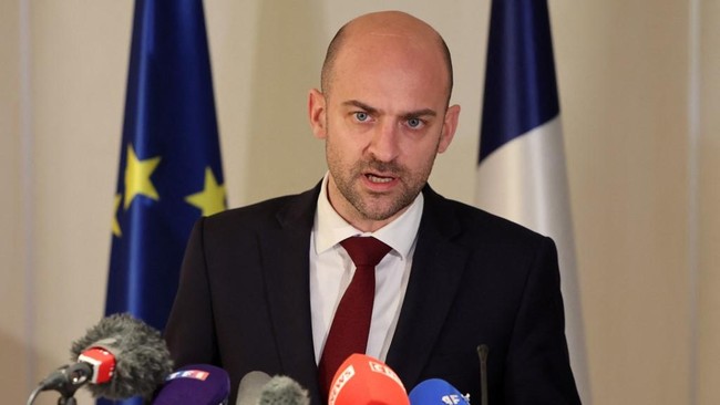 Prancis mendesak Israel menahan diri untuk mengirim pasukan untuk mengambil alih wilayah di Lebanon Selatan.