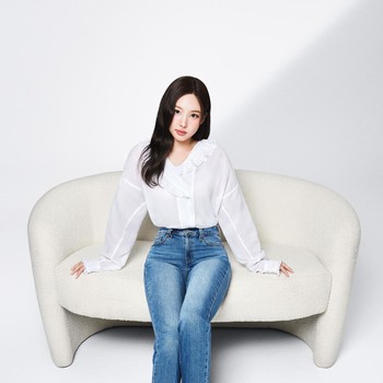Get The Look: Inspirasi Gaya Casual & Chic ala Nayeon TWICE