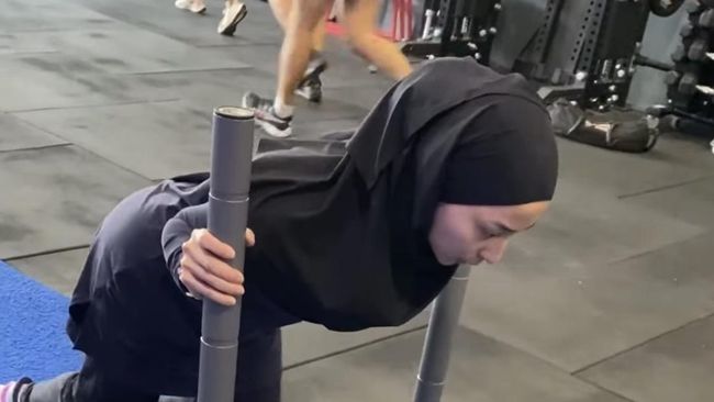 7 Gaya Santun Nikita Willy Pakai Busana Tertutup dan Berhijab saat Olahraga Hyrox