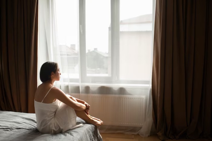 Menyukai pagi yang tenang menunjukkan seseorang nyaman dengan kesendirian. Hal ini berkaitan dengan stabilitas emosi dan kreativitas./ Foto: freepik.com