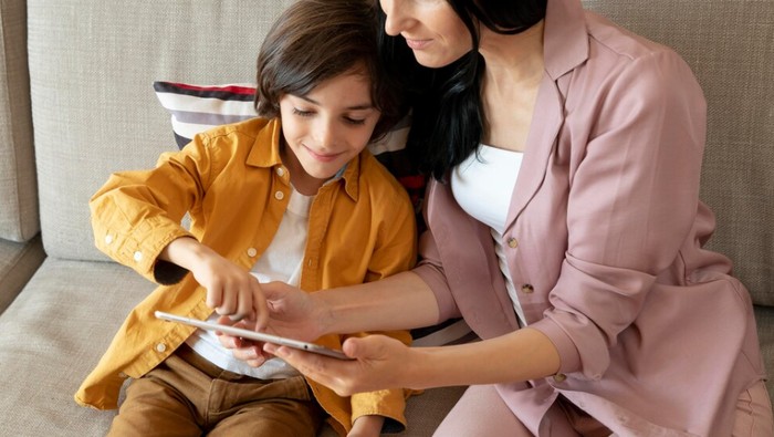 Perbedaan soft parenting dan gentle parenting. Apa itu soft parenting?/Foto: freepik.com/freepik