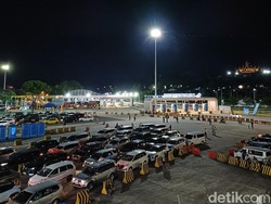 Malam Puncak Arus Balik Pertama di Bakauheni, ASDP Catat Ada 128.821 Orang