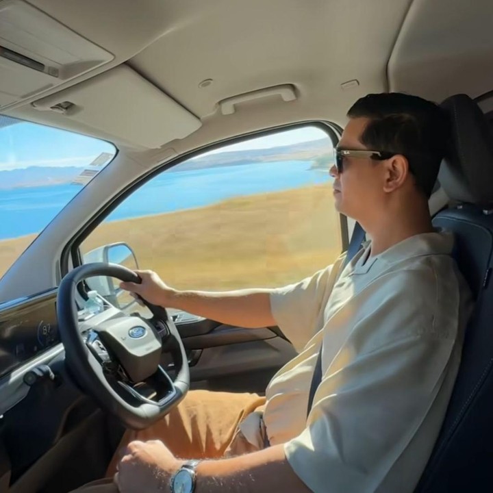 <p>Melalui unggahan di Instagram, pria berusia 29 tahun ini membagikan momen seru saat <em>road trip</em>, mulai dari menjelajahi berbagai tempat hingga menikmati pemandangan indah selama perjalanan. (Foto: Instagram @tyararenata)</p>