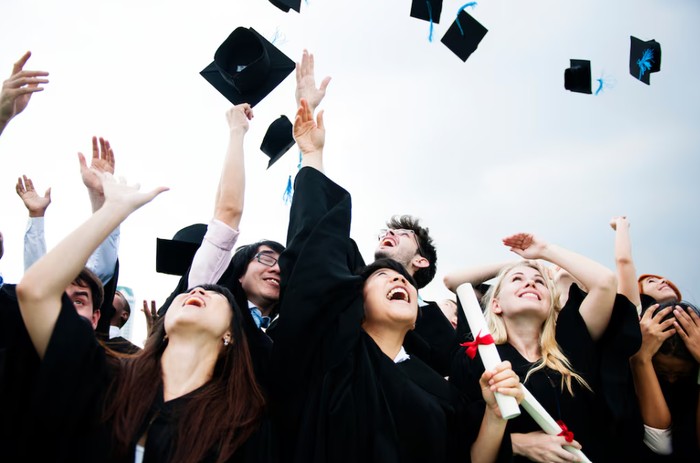 Tanda orang yang berasal dari kelas sosial menengah. Mereka mempunyai pendidikan tinggi/Foto: freepik.com/rawpixelcom