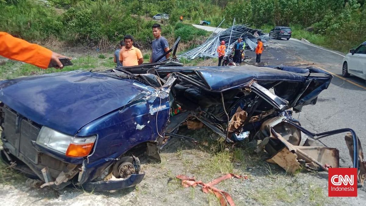 Truk Mundur saat Menanjak Hantam Mobil di Simalungun, 3 Pemudik Tewas