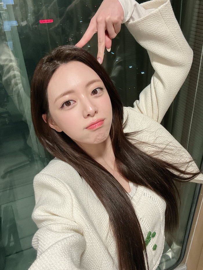 Bagi yang belum tahu, Yuna, maknae (anggota termuda) ITZY, baru saja memulai era baru sebagai penyanyi solo dengan merilis mini album pertama bertajuk &lsquo;Ice Cream&rsquo; pada Senin, (23/3). / Foto: x.com/ITZYofficial