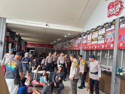 Brimob Polda Metro Patroli di Terminal Kalideres Antisipasi Lonjakan Arus Balik