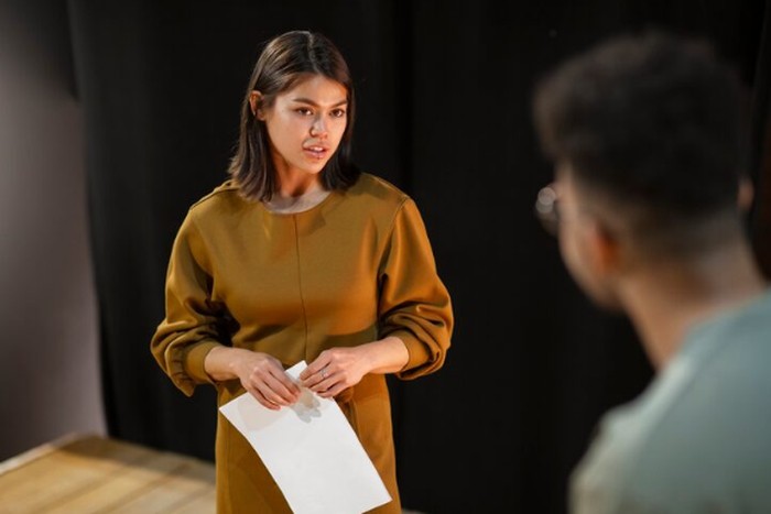 Capricorn cenderung kaku dan terstruktur, berlawanan dengan Aries yang spontan. Perbedaan ini bisa membuat hubungan terasa sulit./ Foto: freepik.com