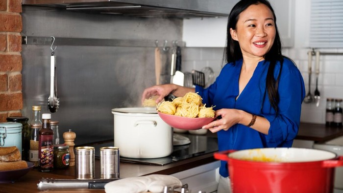 7 Cara Memasak Hemat Gas LPG di Rumah