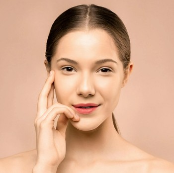 Mau Kulit Glowing? Ini 5 Vitamin Terbaik yang Bantu Mencerahkan dan Menyehatkan Kulit