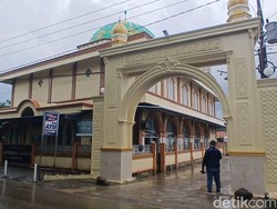 2 Pria Ini Sempat Turun Sebelum Tewas Membusuk di Atap Masjid Brebes
