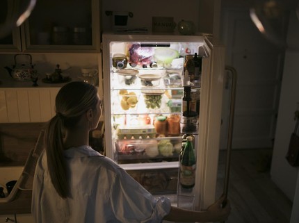 10 Kebiasaan Salah yang Membuat Makanan Cepat Kedaluwarsa Padahal Baru Dibeli