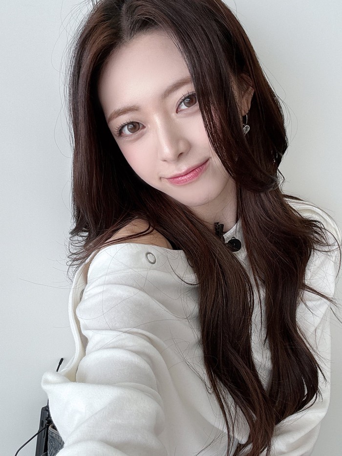 MIDZY (nama fandom resmi ITZY) tentunya sangat antusias menantikan debut solo idol K-Pop kelahiran tahun 2003 itu bahkan sejak awal diberitakan. Kini resmi rilis, &lsquo;Ice Cream&rsquo; pun sama sekali tidak mengecewakan. / Foto: x.com/ITZYofficial