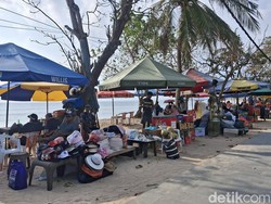Momen Libur Lebaran Tak Berpengaruh bagi Pedagang di Pantai Kuta