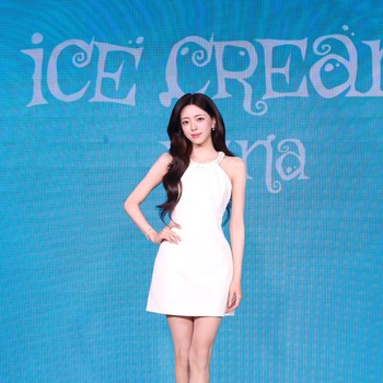 5 Potret Yuna ITZY yang Resmi Debut Solo dengan 'Ice Cream', Mulai Era Baru dengan Manis