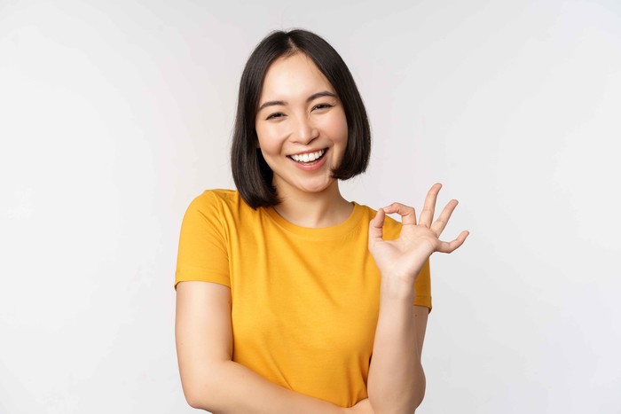 Sering memuji termasuk tanda love language words of affirmation/ Foto: freepik.com/ Benzoix