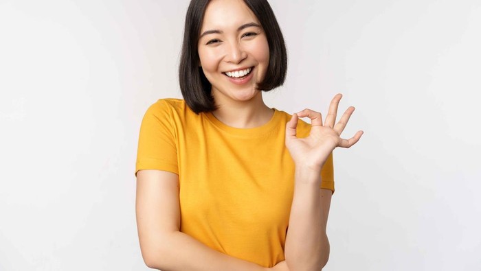 Sering memuji termasuk tanda love language words of affirmation/ Foto: freepik.com/ Benzoix