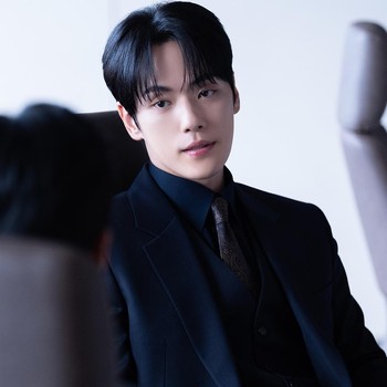 7 Potret Kim Jung Hyun, Pemeran Villain Tampan di Drakor Siren's Kiss
