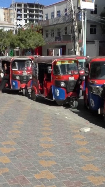 Pengemudi Tuktuk Mogok Kerja Imbas Krisis Bahan Bakar di Somalia