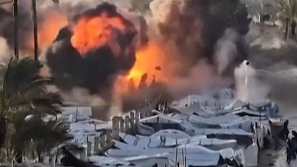 Detik-detik Israel Bombardir Kamp Pengungsi di Deir Al Balah Gaza