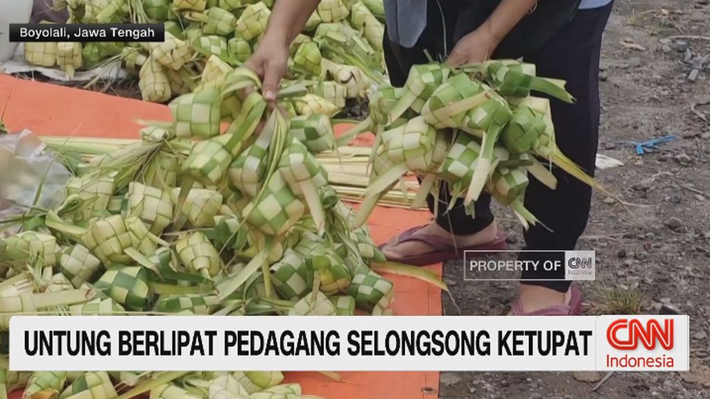 VIDEO: Untung Berlipat Pedagang Selongsong Ketupat