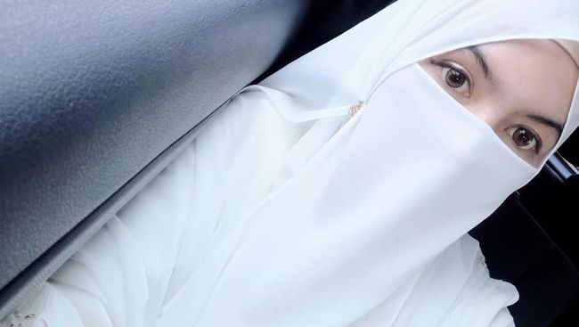 Hadiri Sidang Cerai, Wardatina Mawa Pakai Baju Pernikahannya dengan Insanul Fahmi