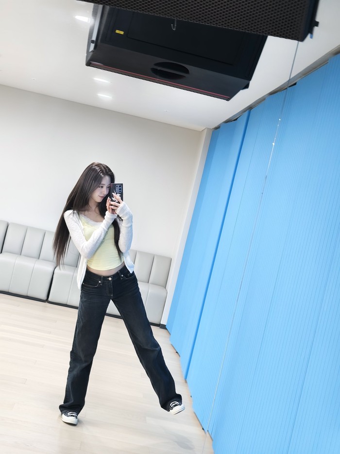 Yuna juga sudah mulai mempromosikan title track dengan judul sama di beberapa acara seperti STUDIO CHOOM dan M COUNTDOWN yang menjadi live performance pertama &lsquo;Ice Cream&rsquo; di program musik Korea Selatan. / Foto: x.com/ITZYofficial