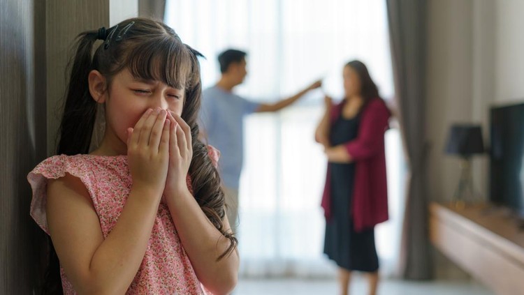 11 Ciri Kepribadian Anak yang Dibesarkan oleh Orang Tua Moodyan
