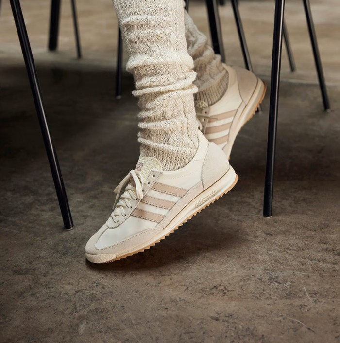 Adidas SL72 punya desain ramping dan ringan. Sneakers ini cocok untuk gaya minimalis dan chic./ Foto: adidas.com