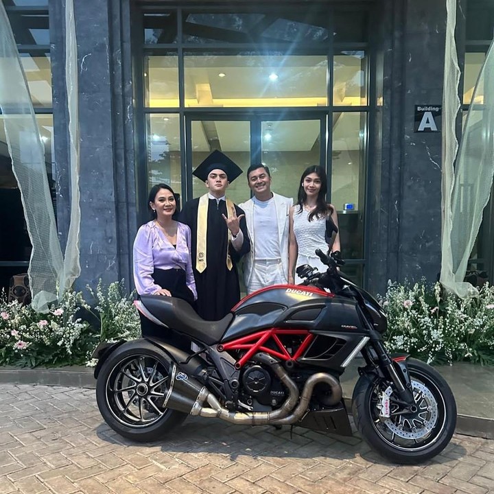 <p>Kehidupan anak artis tampaknya tak pernah lepas dari sorotan publik. Begitu juga dengan putra kedua pasangan Anjasmara dan Dian Nitami yang bernama Arka Setya Andipa Asmara. (Foto: Instagram @aruckermans)</p>