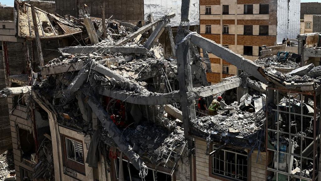 Survei: 83 Persen Warga RI Kecam AS-Israel Serang Iran