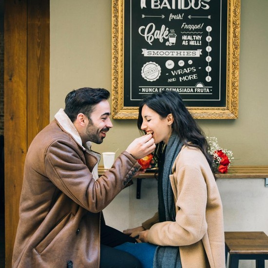 3 Tanda Orang yang Menunjukkan Cinta Lewat Act of Service, Bukan Sekadar Kata-kata