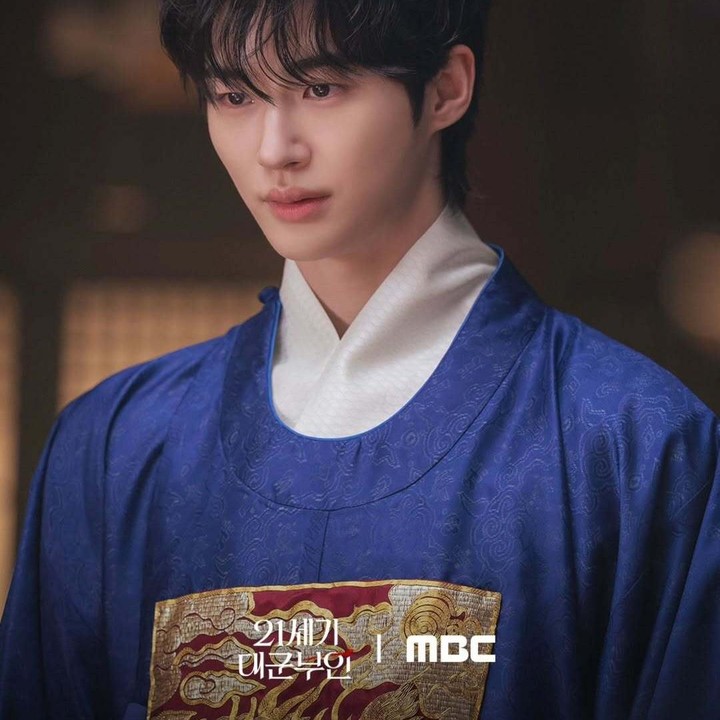 <p>Byeon Woo Seok mengaku sangat senang bisa kembali berakting, terlebih karakter yang diperankannya kali ini dalam drama Korea Perfect Crown sangat karismatik dan begitu menawan. Ia sangat ingin menunjukkan sisinya yang berbeda melalui karakter tersebut. (Foto: Instagram @mbcdrama_now)</p>