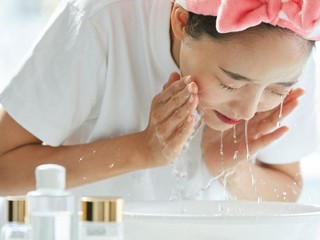 Inilah Dua Cleanser Low pH Favorit, Saatnya Pilih yang Paling Cocok untuk Kulitmu!